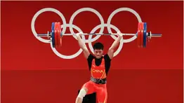 Primer oro en Levantamiento de pesas se lo lleva el chino Fabin Li en 61 kg