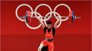 Primer oro en Levantamiento de pesas se lo lleva el chino Fabin Li en 61 kg Primer oro en Levantamiento de pesas se lo lleva el chino Fabin Li en 61 kg
