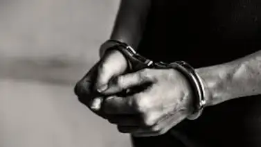 Detenida mujer por caerle a mordiscos a un hombre Detenida mujer por caerle a mordiscos a un hombre