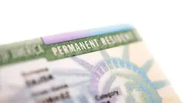 EEUU | Conozca cuándo y cómo debe volver a pedir que emitan su Green Card (+Costo)