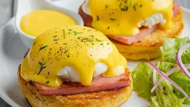 EEUU | Así se preparan los huevos benedictinos para un desayuno gourmet EEUU | Así se preparan los huevos benedictinos para un desayuno gourmet