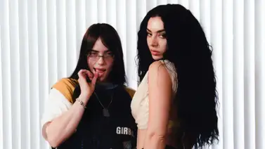 La cantante británica Charlie XCX se une a Billie Eilish para su nuevo tema La cantante británica Charlie XCX se une a Billie Eilish para su nuevo tema