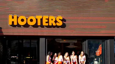 EEUU | Mujer logra ganar $451 por trabajar 4 horas en Hooters EEUU | Mujer logra ganar $451 por trabajar 4 horas en Hooters