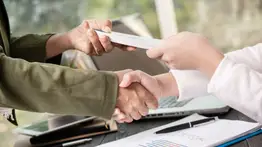 La fundación de EEUU que financia proyectos de organizaciones hispanas: Así pueden aplicar