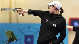 La atleta surcoreana Kim Ye-ji que causó revuelo por su excéntrico look