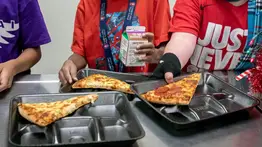 EEUU: Estas escuelas en Texas darán comida gratis a los niños el próximo año escolar
