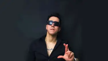 Yhony J explota su vena poética con "La intelectual" Yhony J explota su vena poética con "La intelectual"