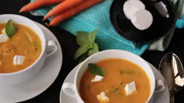 Crema de zanahoria con queso de cabra Crema de zanahoria con queso de cabra