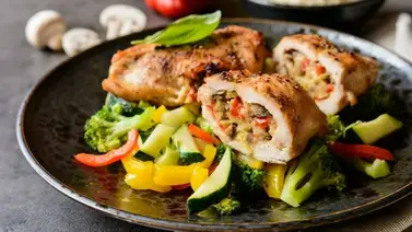 Rollos de pollo con vegetales, una preparación nutritiva y deliciosa para esta proteína Rollos de pollo con vegetales, una preparación nutritiva y deliciosa para esta proteína
