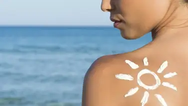 Prepara la piel para el bronceado y garantiza un acabado saludable Prepara la piel para el bronceado y garantiza un acabado saludable