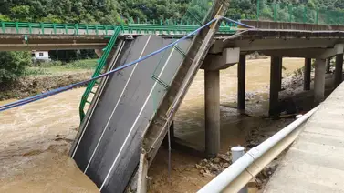 Varios muertos dejó derrumbe de un puente en China Varios muertos dejó derrumbe de un puente en China