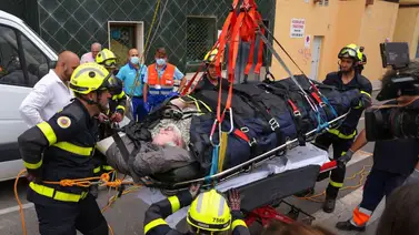 Rescatan a un hombre de su cama tras seis meses atrapado por obesidad (+Video) Rescatan a un hombre de su cama tras seis meses atrapado por obesidad (+Video)
