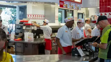 California | Lo que debe saber sobre el nuevo aumento de salario para trabajadores de comida rápida California | Lo que debe saber sobre el nuevo aumento de salario para trabajadores de comida rápida